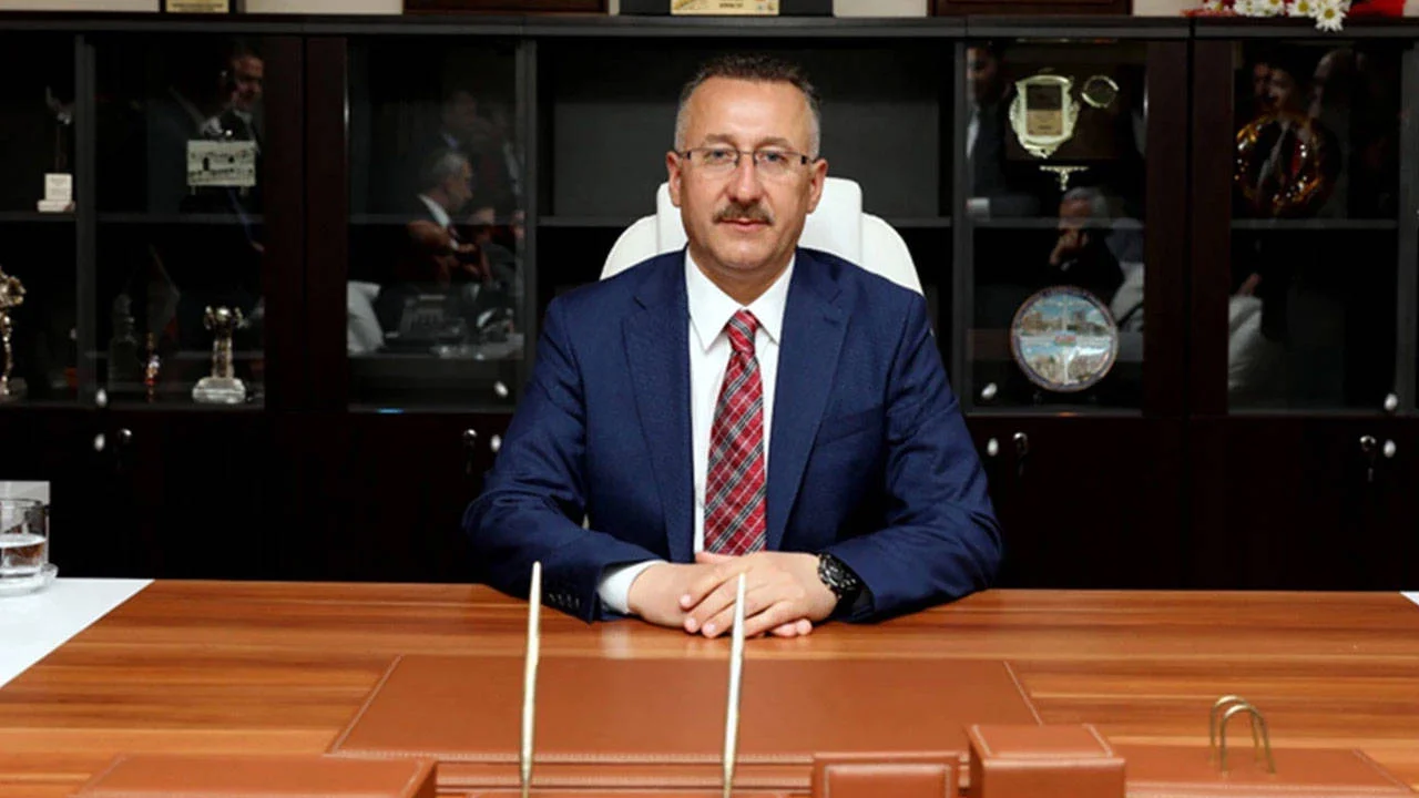 AKP’li Adapazarı Belediye Başkanı istifa etti