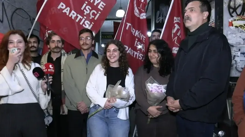 Bakan Tekin'i protesto ettiği için tutuklanan Nevin Tekin ve Nehir Dizdar tahliye edildi