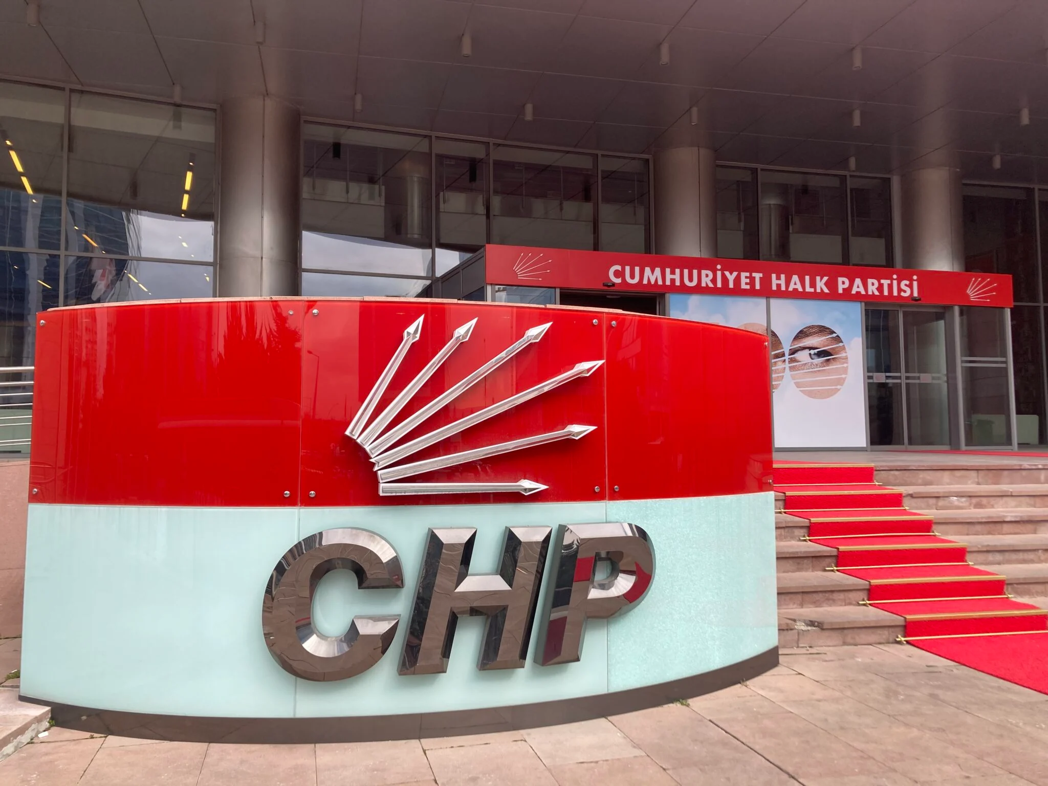 CHP 3 Kumpascıyı İhraç Ediyor