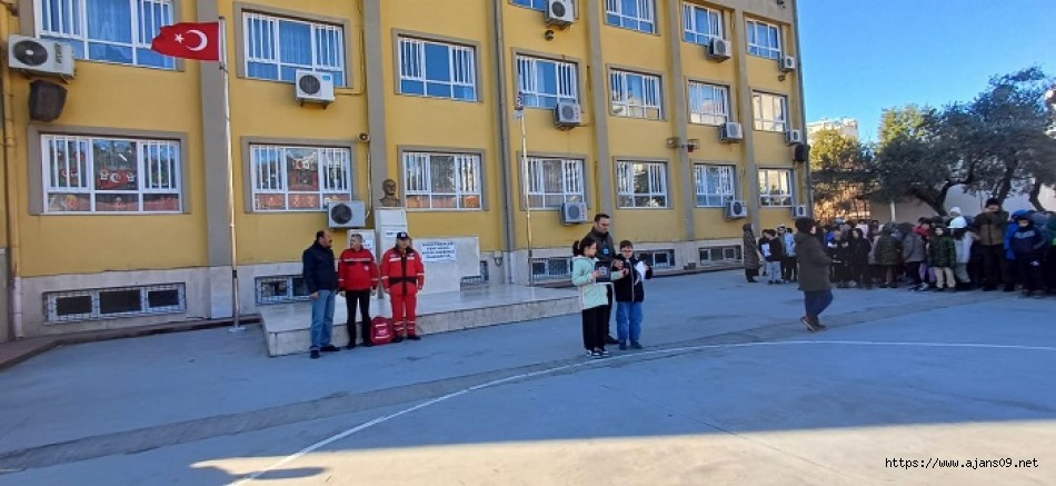 Ekrem Çifci İlkokulunda 6 Şubat depremi anma programı düzenlendi