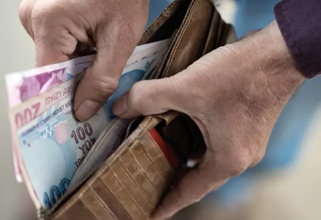 Emekliye Seyyanen Zam Yok. Kök Maaş 12.500 lira Oldu...