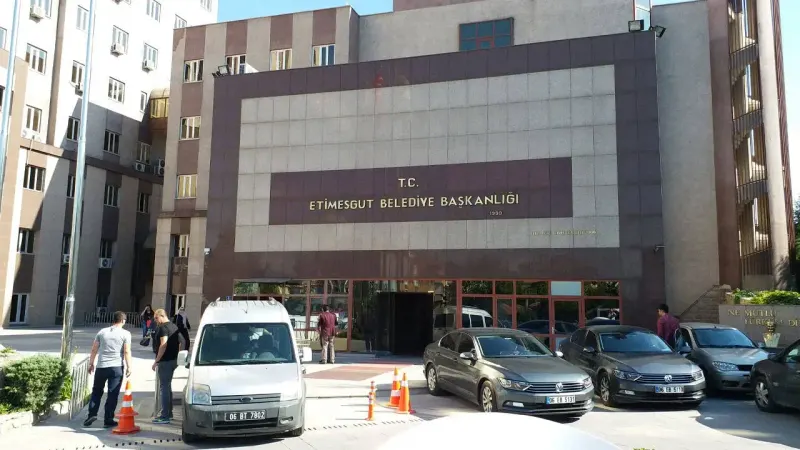 ETİMESGUT BELEDİYESİNDE AKP DESTEĞİYLE CHP ADAYI KAZANDI