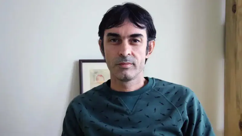 Gazeteci Bahadır Özgür, yurt dışı yasağı ve adli kontrolle serbest bırakıldı