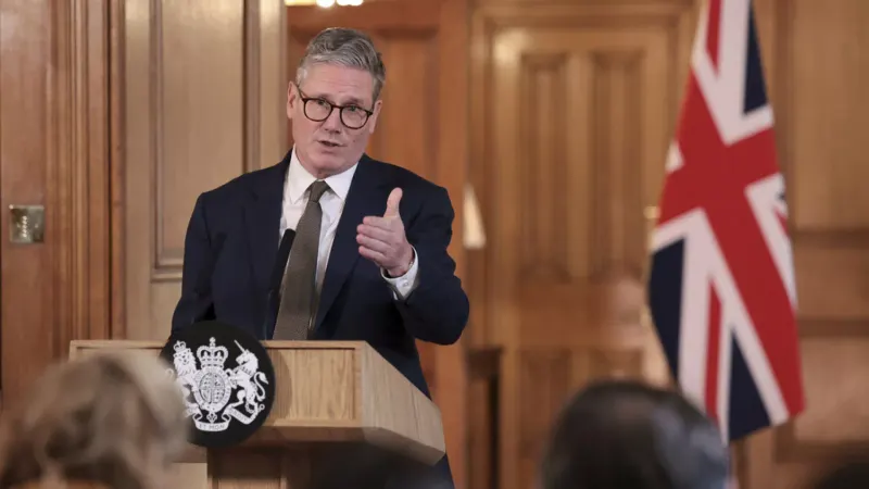 Keir Starmer resmen İngiltere'nin Başbakanı Atandı
