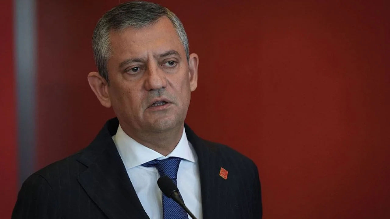 ÖZGÜR ÖZEL: 'YENİ ADINI TERK ETMEYİ DÜŞÜNMÜYORUZ'