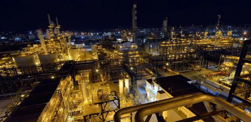 RUS PETROLÜNÜ SOCAR'LA BİRLİKTE TÜPRAŞ DA AZALTIYOR