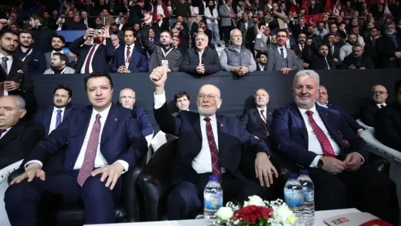 Saadet Partisinin Tarihi Kongresinde Karamollaoğlu Veda Eti