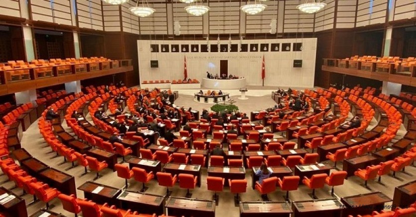 Sokak Hayvanları Yasası Haftaya Kaldı