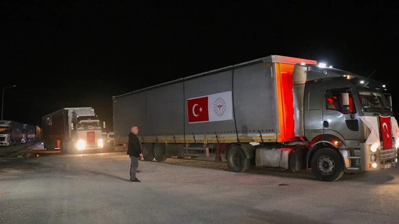Türkiye'den İran'a 6 Tır Medikal Yardım